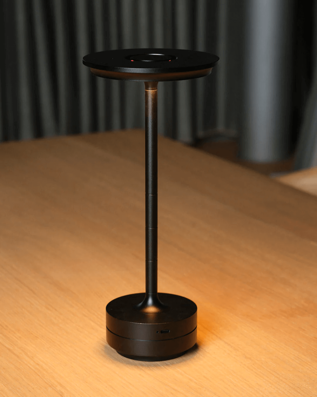 Kaasaskantav juhtmevaba laadimislamp ELVA