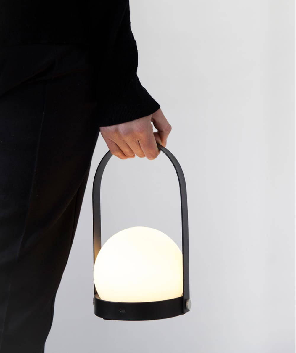 Kaasaskantav lamp Fio - must