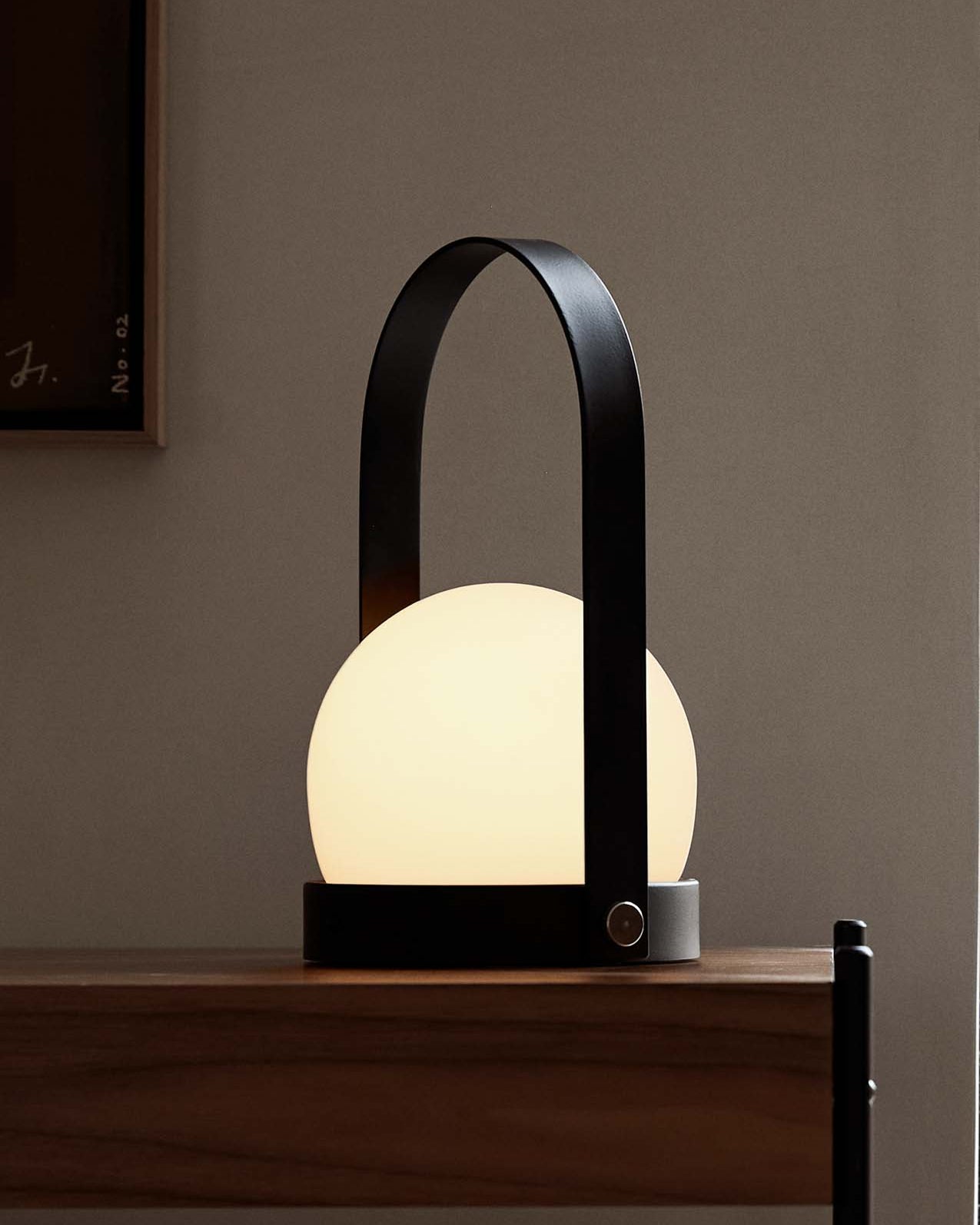 Kaasaskantav lamp Fio - must